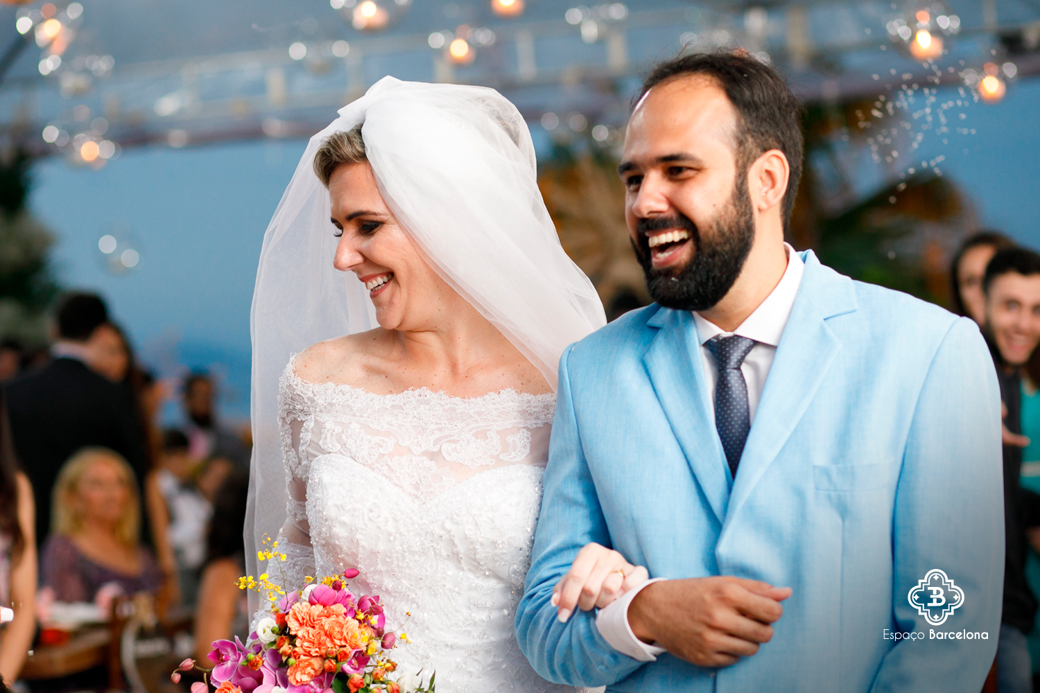 Casamento ao ar livre: dicas para a roupa dos noivos